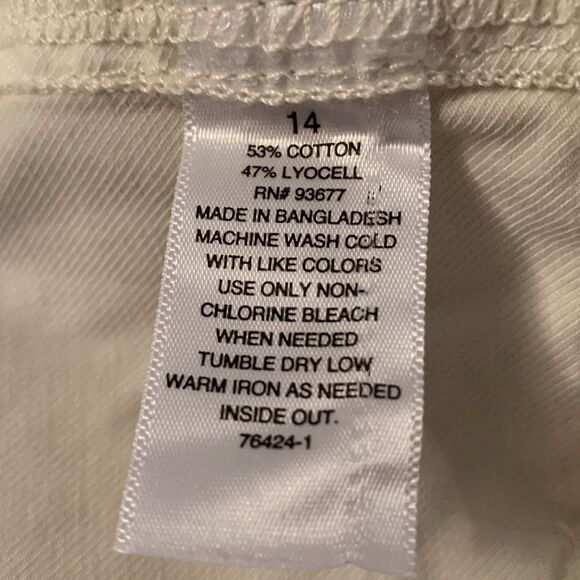 NWT A.N.A Women's Cream High Rise Shorts Size 14 - Picture 9 of 9